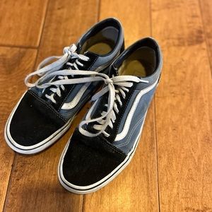 Navy/Blue Van’s men’s 8.5 / women’s 10